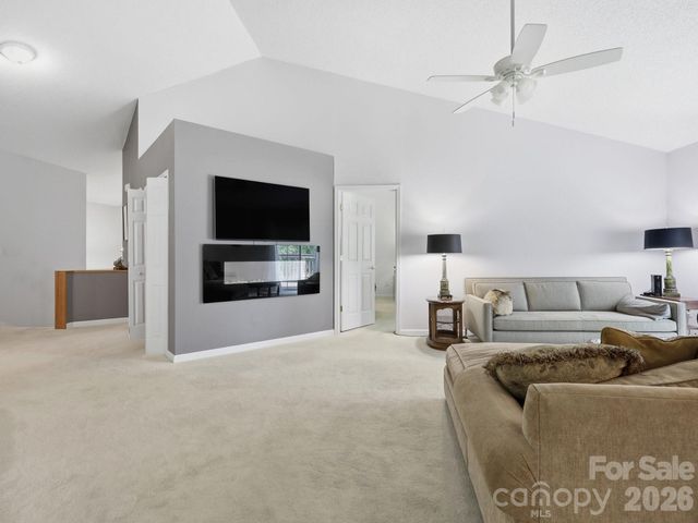 135 Ewarts Pond Road, Hendersonville, NC 28739