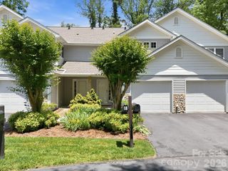 135 Ewarts Pond Road, Hendersonville, NC 28739