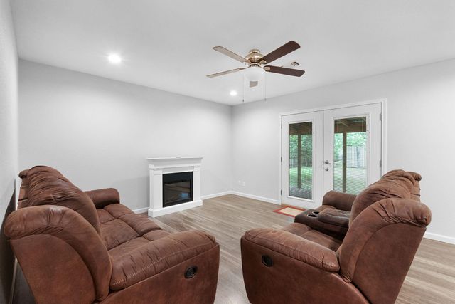 1206 Sherrard ST, Burnet, TX 78611
