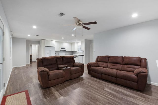 1206 Sherrard ST, Burnet, TX 78611
