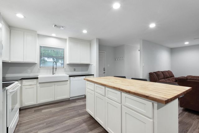 1206 Sherrard ST, Burnet, TX 78611