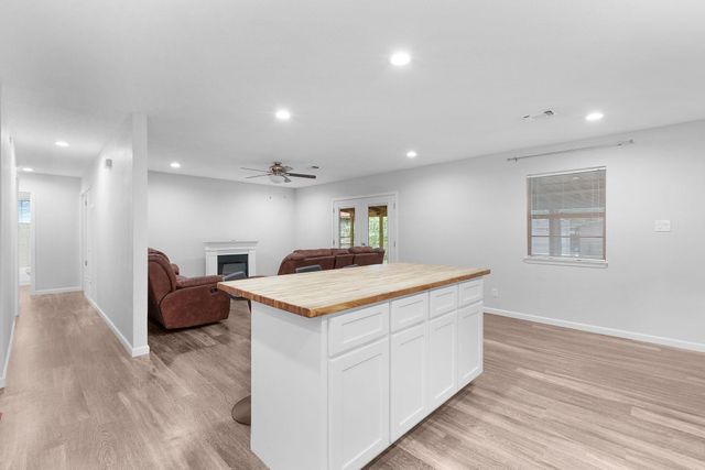 1206 Sherrard ST, Burnet, TX 78611