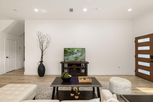 1306 Grove Street, Houston, TX 77020