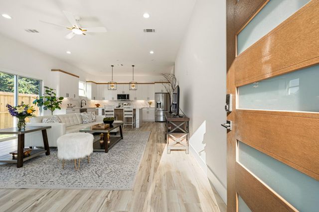 1306 Grove Street, Houston, TX 77020