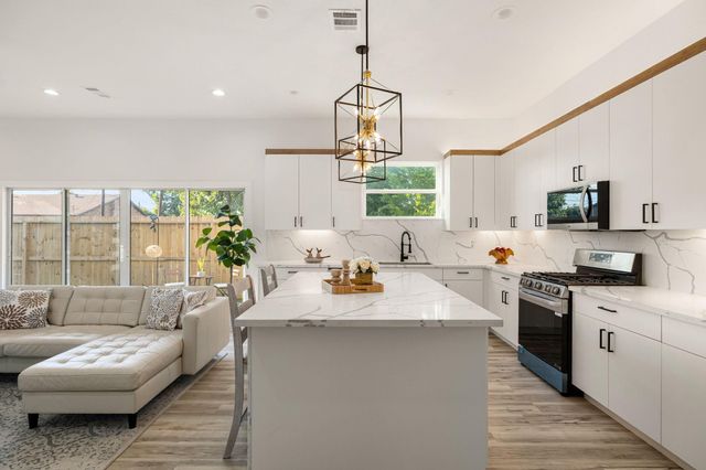 1306 Grove Street, Houston, TX 77020
