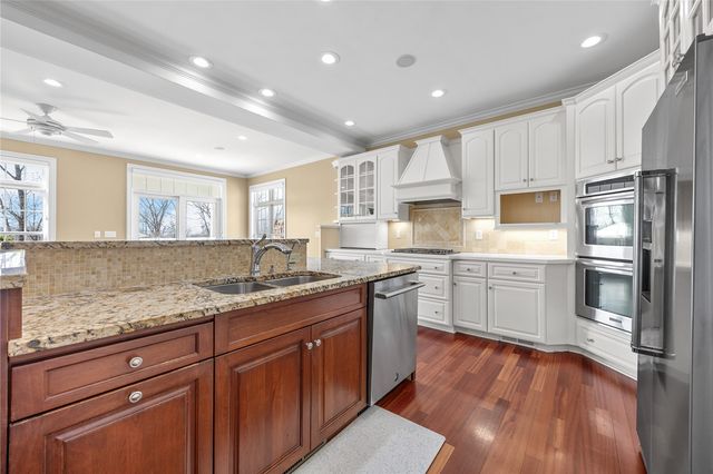 4615 Blarney Drive NE, Cedar Rapids, IA 52411