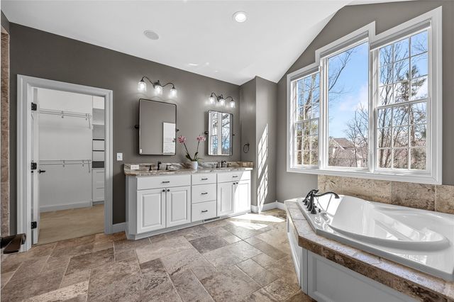 4615 Blarney Drive NE, Cedar Rapids, IA 52411