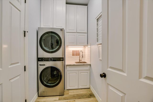 2404 First View, Leander, TX 78641