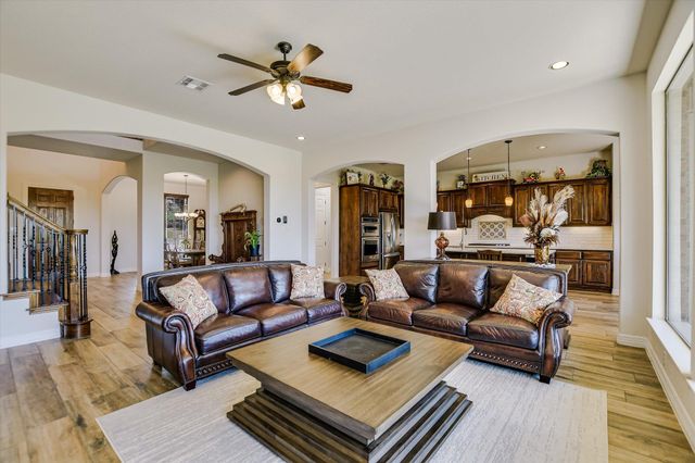 2404 First View, Leander, TX 78641