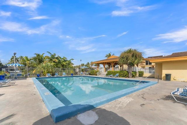 8394 SW 154th Ave 43, Miami, FL 33193