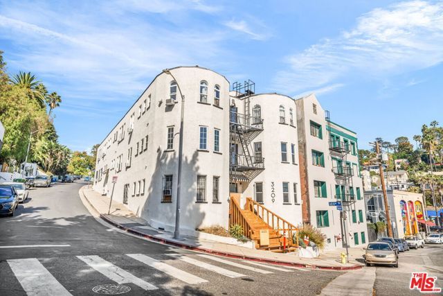 3209 Descanso Drive 32, Los Angeles, CA 90026
