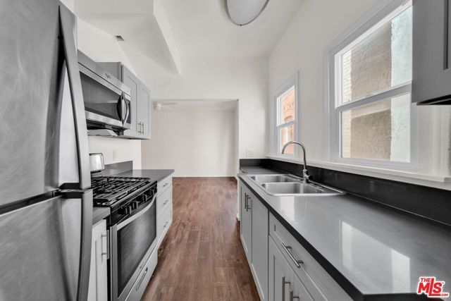 3209 Descanso Drive 32, Los Angeles, CA 90026