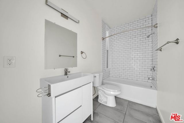 3209 Descanso Drive 32, Los Angeles, CA 90026