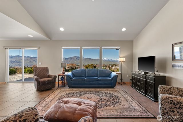 1264 Wheatridge Drive, East Wenatchee, WA 98802