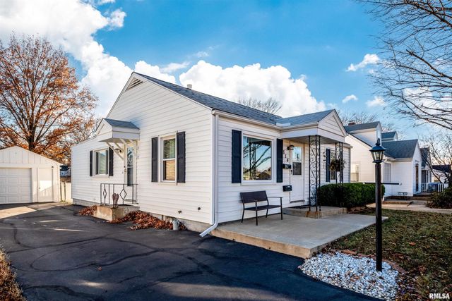 814 W RIDGE Road, Peoria, IL 61604