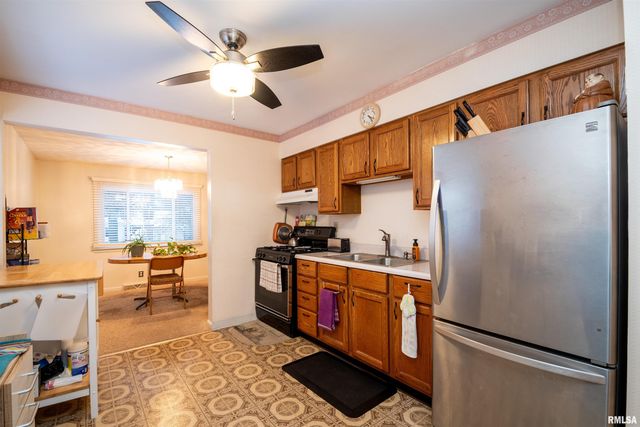 814 W RIDGE Road, Peoria, IL 61604