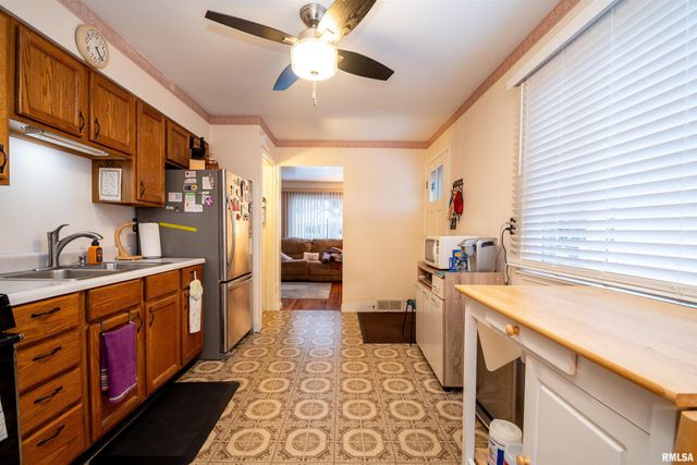 814 W RIDGE Road, Peoria, IL 61604