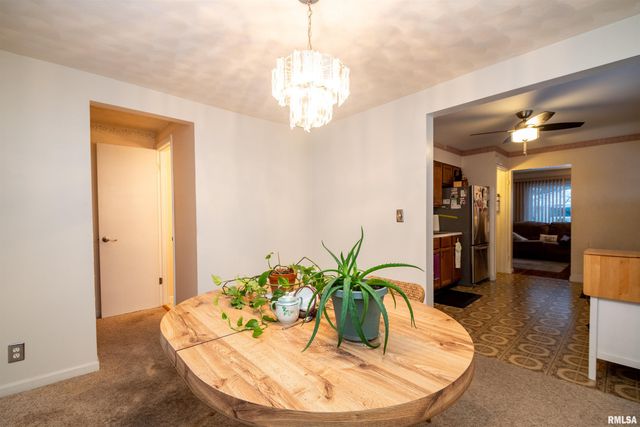 814 W RIDGE Road, Peoria, IL 61604