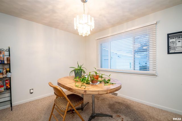 814 W RIDGE Road, Peoria, IL 61604