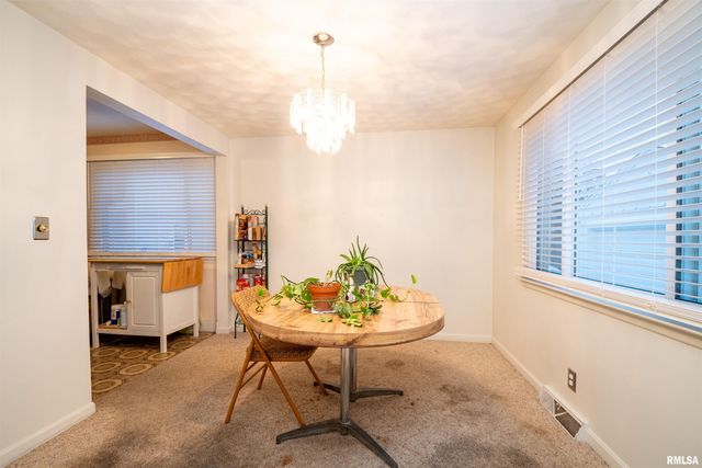 814 W RIDGE Road, Peoria, IL 61604