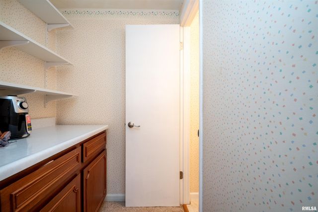 814 W RIDGE Road, Peoria, IL 61604