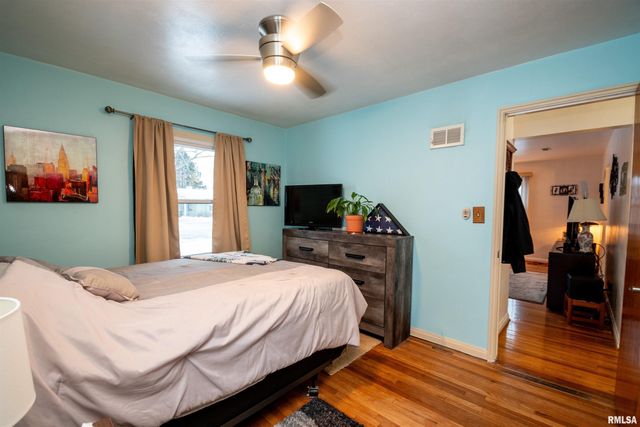 814 W RIDGE Road, Peoria, IL 61604