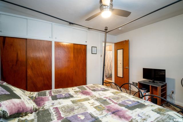 814 W RIDGE Road, Peoria, IL 61604