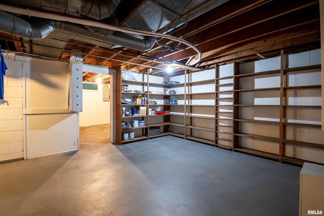 814 W RIDGE Road, Peoria, IL 61604