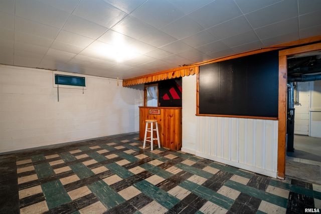 814 W RIDGE Road, Peoria, IL 61604