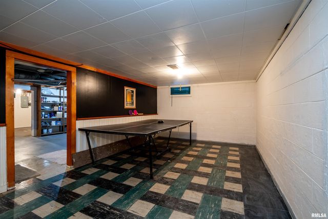 814 W RIDGE Road, Peoria, IL 61604