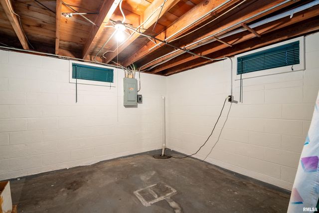 814 W RIDGE Road, Peoria, IL 61604