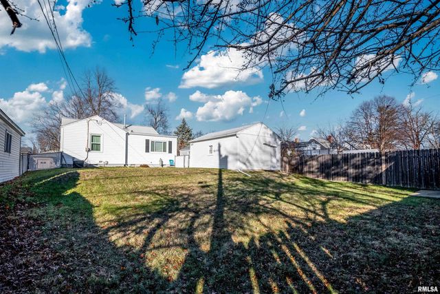 814 W RIDGE Road, Peoria, IL 61604