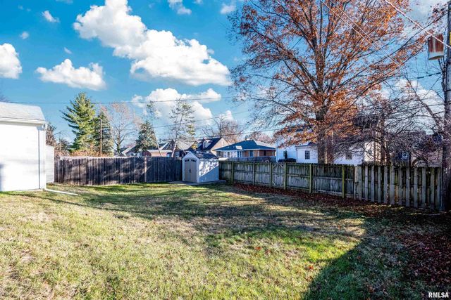 814 W RIDGE Road, Peoria, IL 61604