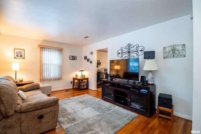 814 W RIDGE Road, Peoria, IL 61604