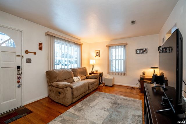 814 W RIDGE Road, Peoria, IL 61604