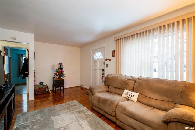 814 W RIDGE Road, Peoria, IL 61604