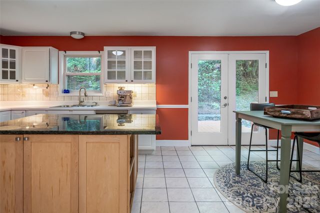 7 Timber Park Drive, Black Mountain, NC 28711
