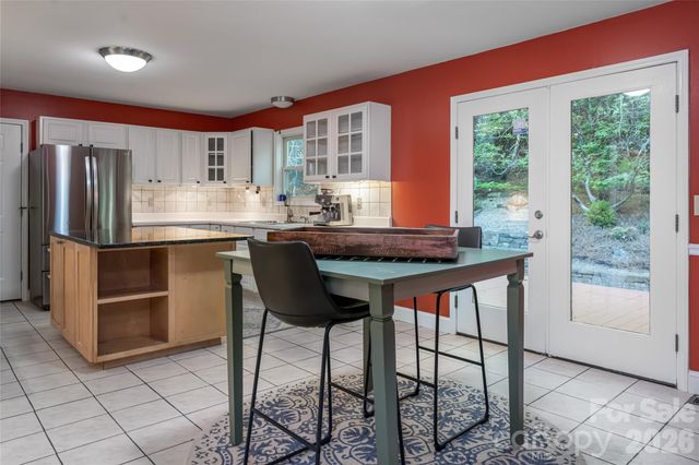 7 Timber Park Drive, Black Mountain, NC 28711