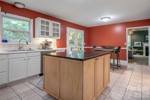 7 Timber Park Drive, Black Mountain, NC 28711