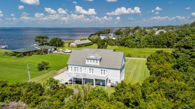 255 Oak Road, Beaufort, NC 28516