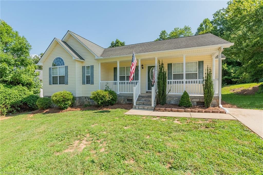 1056 Charter Oaks Drive, Randleman, NC 27317