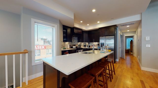 41 W 2nd Street 8, Boston, MA 02127