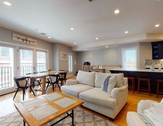 41 W 2nd Street 8, Boston, MA 02127
