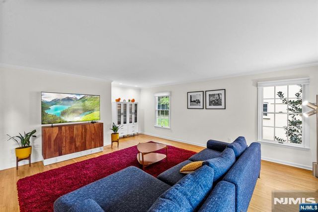 8 Ashland Street, Caldwell, NJ 07006