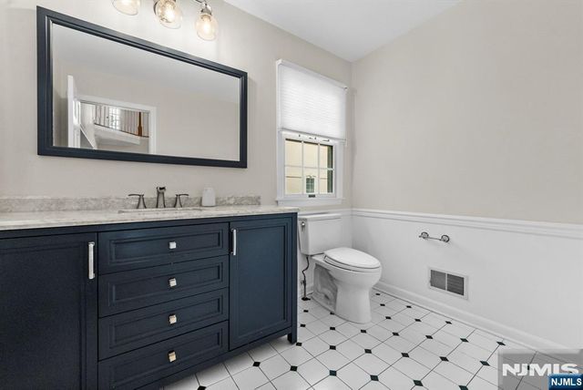 8 Ashland Street, Caldwell, NJ 07006