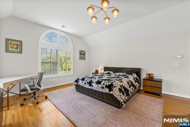 8 Ashland Street, Caldwell, NJ 07006