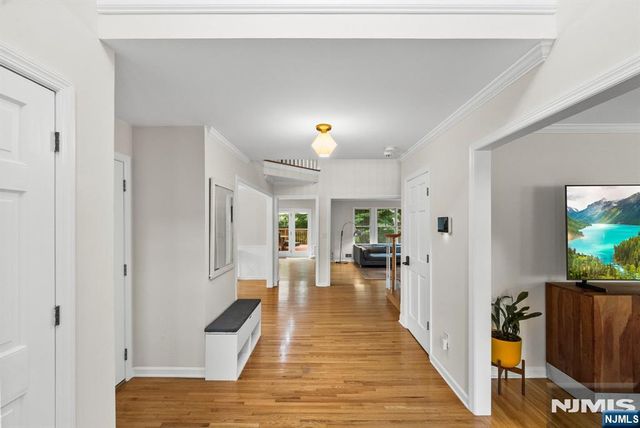 8 Ashland Street, Caldwell, NJ 07006