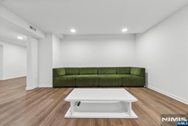 8 Ashland Street, Caldwell, NJ 07006