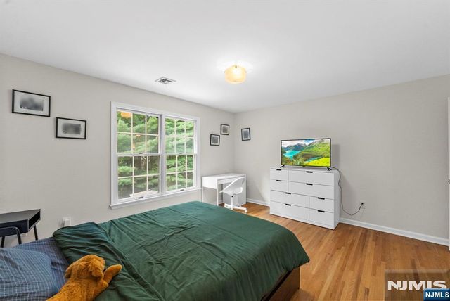 8 Ashland Street, Caldwell, NJ 07006