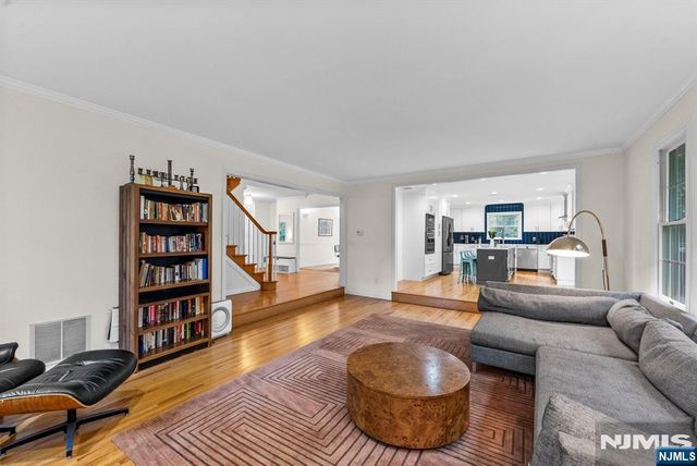 8 Ashland Street, Caldwell, NJ 07006